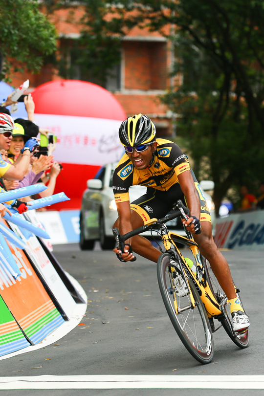 03-南非MTN職業車隊的葛拉梅，在角板山最後爬坡路段單飛成功，以2小時59分35秒拿下單站冠軍