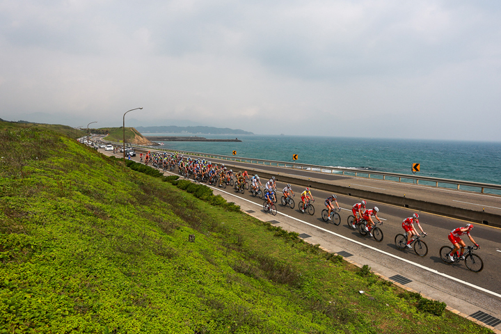 04-高強度的比賽在北海岸濱海路段面臨超強逆風