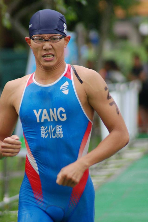 555895_680360378642773_970533739_n