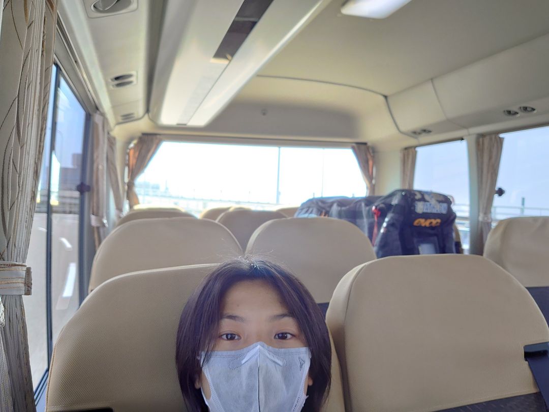 從機場到比賽會場,由於臺灣只有一人出賽,反而成為另一種「包車」體驗。圖片來源:張綺文