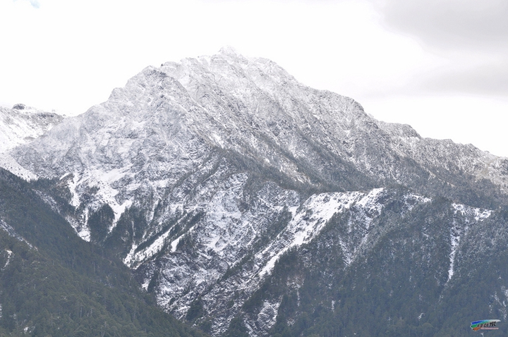 白雪覆頭的南湖大山