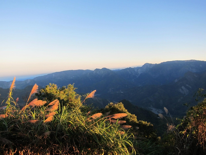 可遠眺玉山主峰、玉山北峰