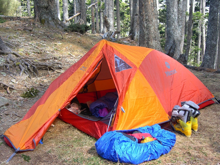營地、帳篷的管理也是相當重要的一項技能，能夠確保自己的裝備、糧食不會消失。