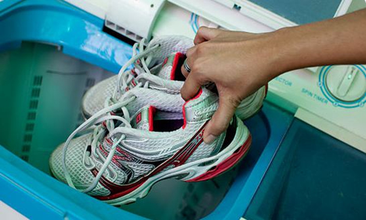 how to wash running shoes by hand
