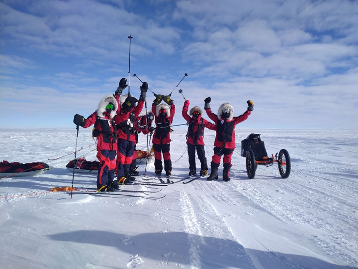 南極長征隊於12月6日出發，目前已前進約100公里