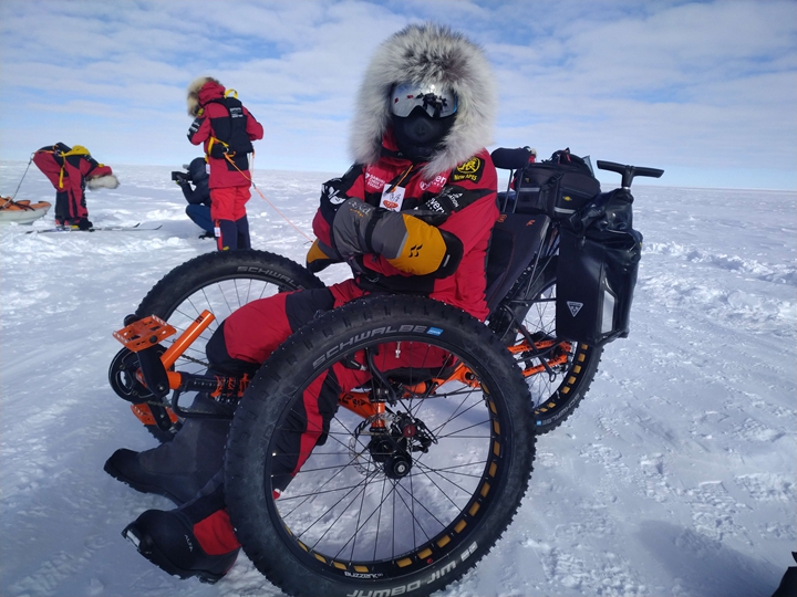 南極長征隊除了滑雪，也嘗試利用三輪越野單車進行挑戰。