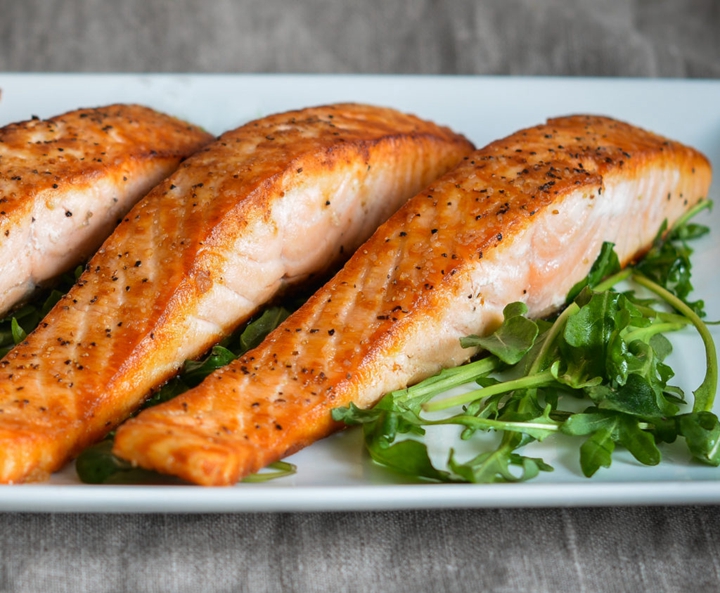 鮭魚擁有大量的Omega-3脂肪酸
