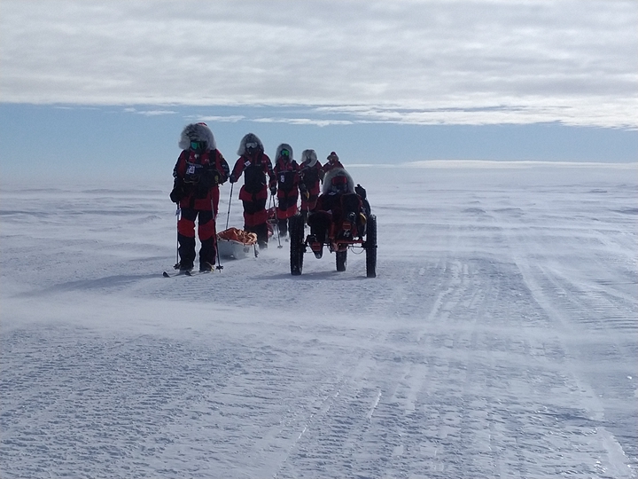 南極長征隊抵達南極點前100公里，接下來將向南極點邁進