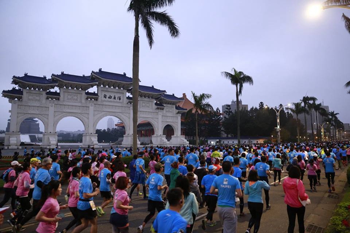 渣打馬拉松天氣預估會是有些陰雨，氣溫大約16度上下