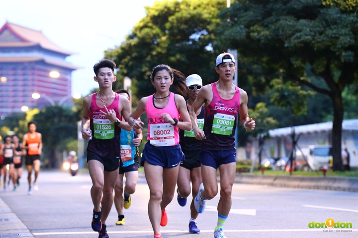 陳雅芬以01：27：23的成績拿下半馬女子組第四。