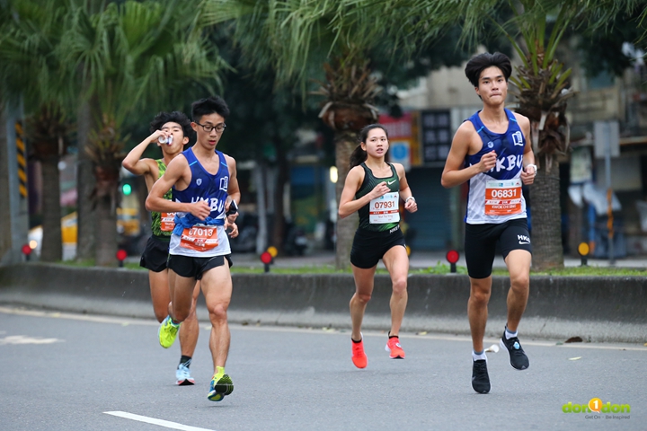 來自香港的屈旨盈拿下半馬女子組第3名。