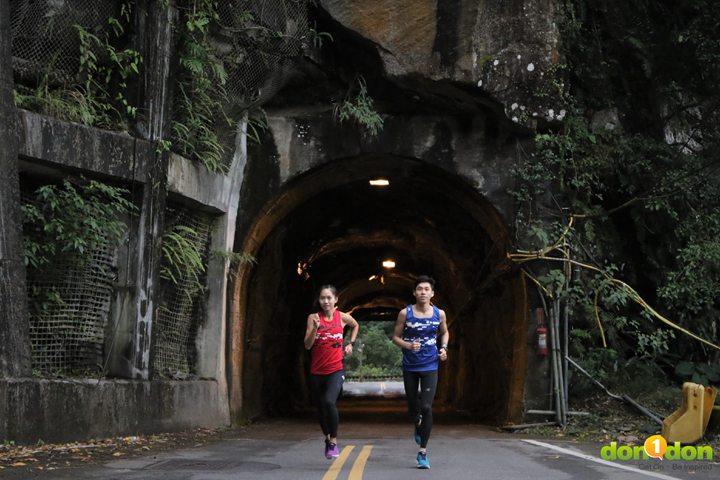 穿過隧道亦是烏來峽谷馬拉松精心規劃的亮點之一。