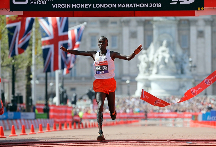 Eliud Kipchoge在2018倫敦馬拉松奪下冠軍，隨後又在柏林馬奪魁。