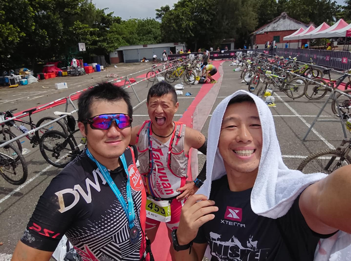 2018 便已一起挑戰XTERRA越野三項的三人，相約今年再戰3月賽事。（左起林定威、姜柏里、吳志聖）