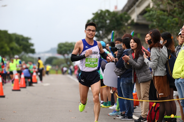 陳哲聖 02：42：32拿下國內總三。