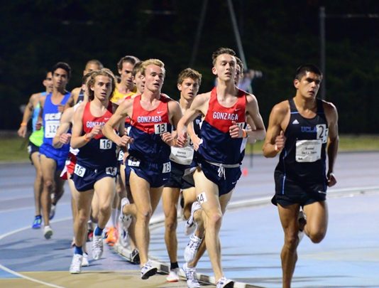 除了平日的練跑之外，建議可以在假日安排間歇跑來加強你的跑速