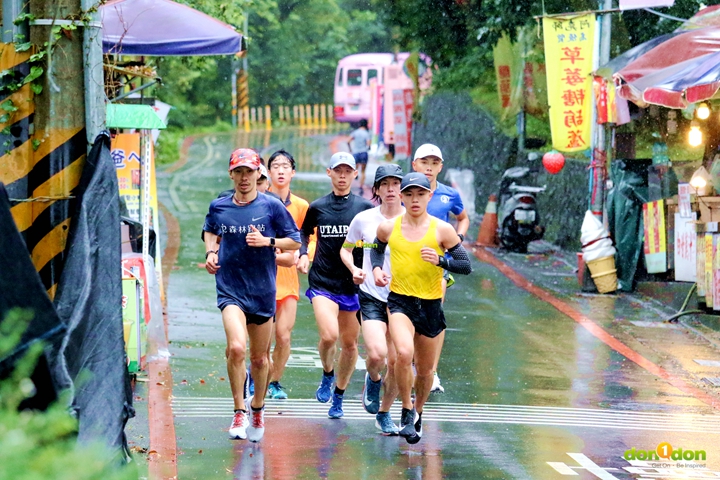 早上七點多，國手之道上跑者比公車來往更為頻繁