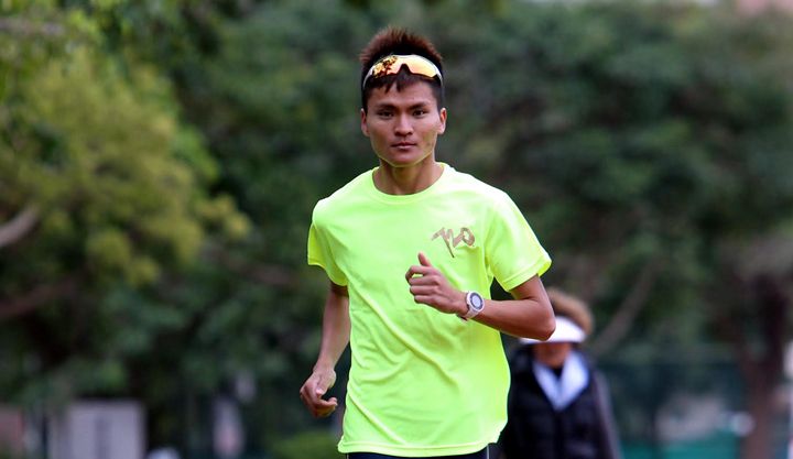 陳聖崴除了訓練之外，還有教練身分幫助學員提升跑步技術。