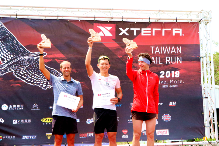 XTERRA越野跑26公里男子組前三名，周青、Douglas Hall、吉雷米。