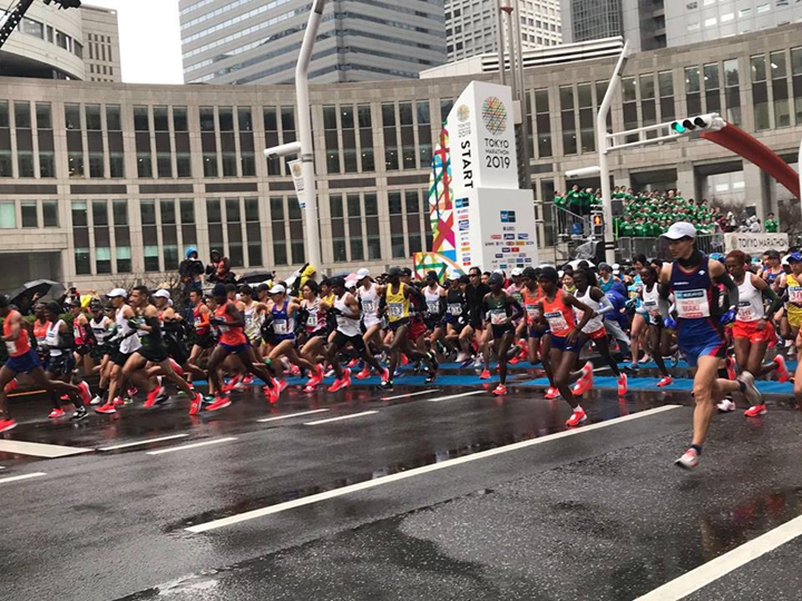 全馬跑者在東京都廳前盛大起跑，圖片來源:Tokyo Marathon。