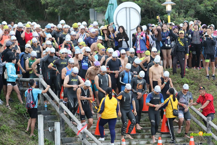 LAVA TRI 系列賽台東站51.5km於清晨7點30分準時開賽。