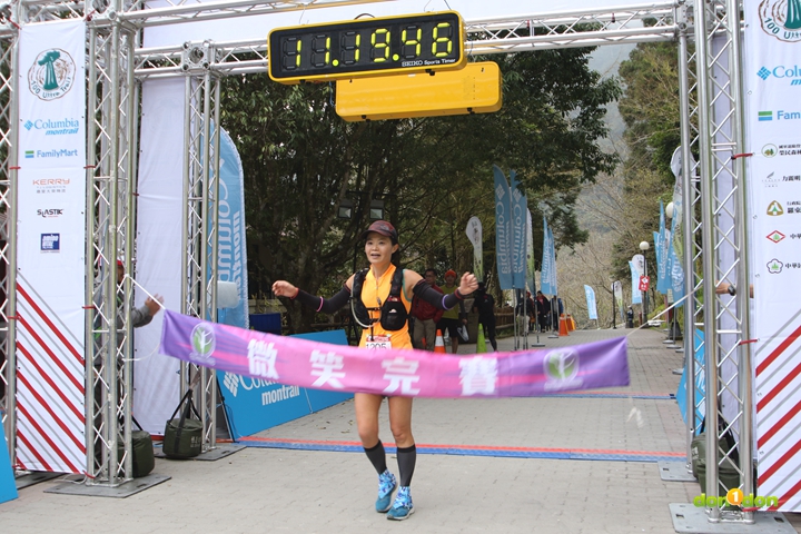 同樣來自台灣、台灣百公里、百英里及24小時紀錄保持人的周玲君則盡力奪下第二名