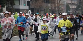 今年的東京馬拉松夾雜著雨勢與風勢，令許多跑者叫苦連天，這不禁令人回想起霸王寒流來台的渣打台北馬拉松以及去年酷寒的波士頓馬拉松賽。