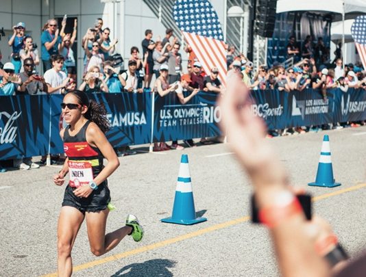 凱文漢森對半程馬拉松知悉一二。漢森布魯克斯長跑俱樂部至今已幫助了數百位運動員，