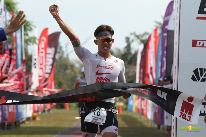 張團畯以總成績03：58：55取得職業男子組第6名，寫下國內IRONMAN 70.3距離新紀錄。