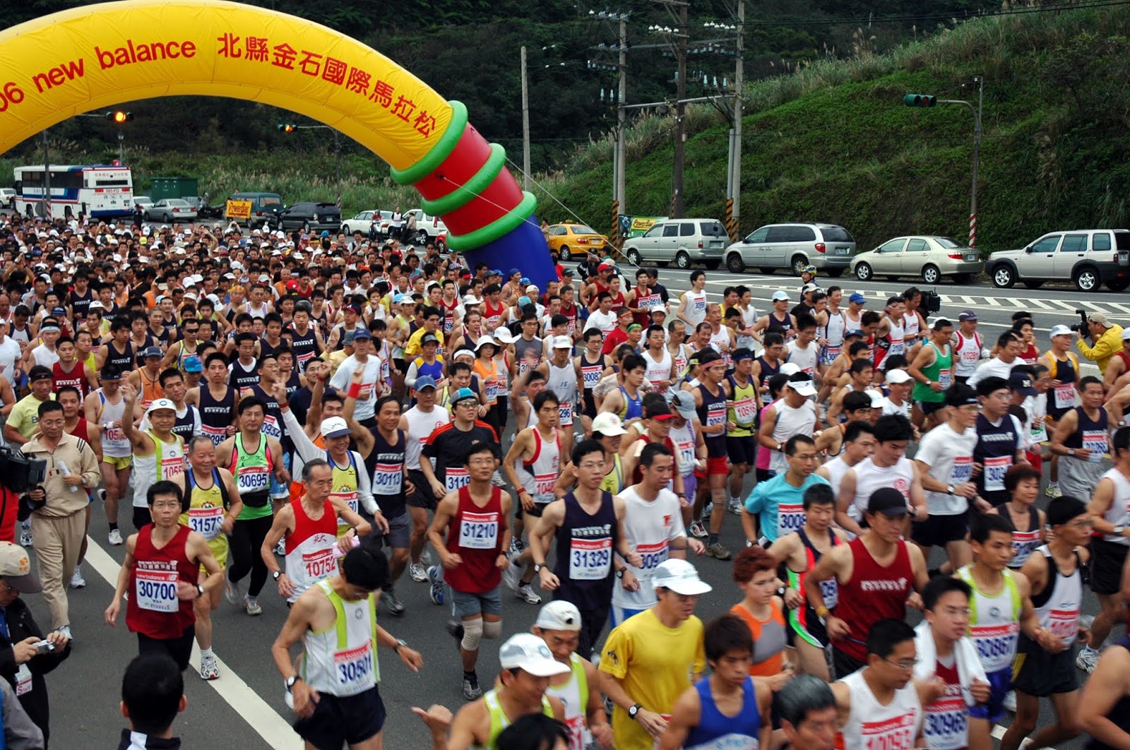 隔年考量比賽路線經金山與石門兩個鄉鎮，將金山馬拉松賽易名為『金石國際馬拉松』