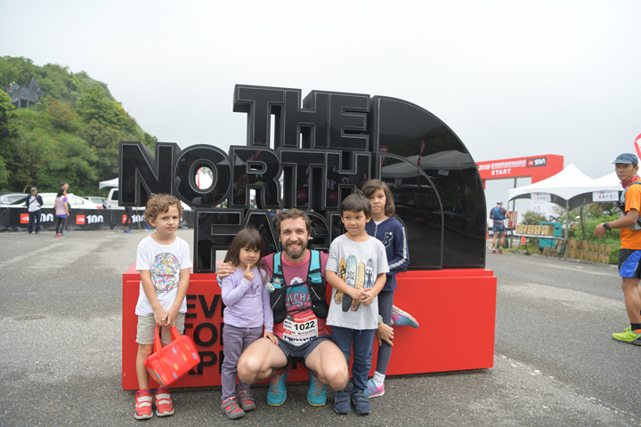 2019 TNF100 台灣國際越野跑挑戰賽吸引親子跟TNF一起探索自我。（照片由北面提供）