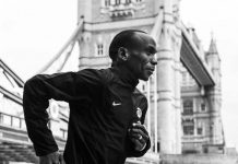 在肯亞Kaptagat，馬拉松王者Eliud Kipchoge的床頭上有一本書