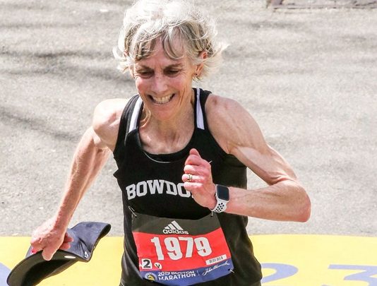 打破分齡紀錄 波馬傳奇人物瓊‧薩繆爾森