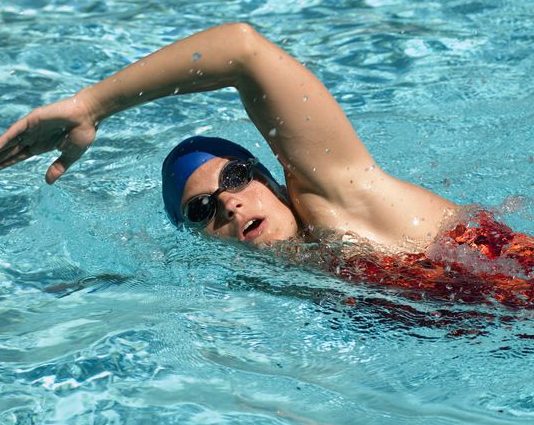 抱水與推水是我們要主動用力增加推進力的時刻，但為何會有兩段加速 照片來源