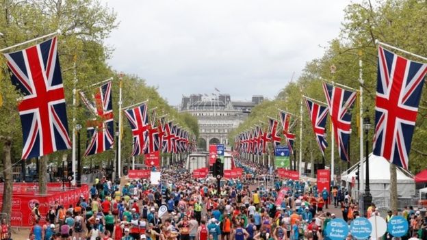 在英國倫敦舉辦第39屆的倫敦馬拉松賽，今年共有超過四萬人參加。
