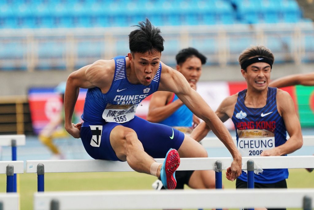 「臺灣欄神」陳奎儒拚出13秒34全國紀錄，僅差千分之二秒即可拿下奧運門票。