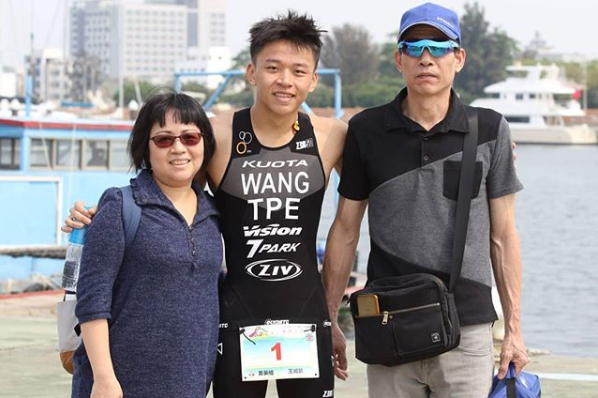 王威凱與最支持他的爸爸、媽媽。