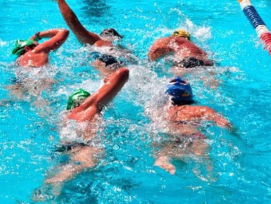 偷偷讓你的游泳成績提高 公開水域跟游一下吧