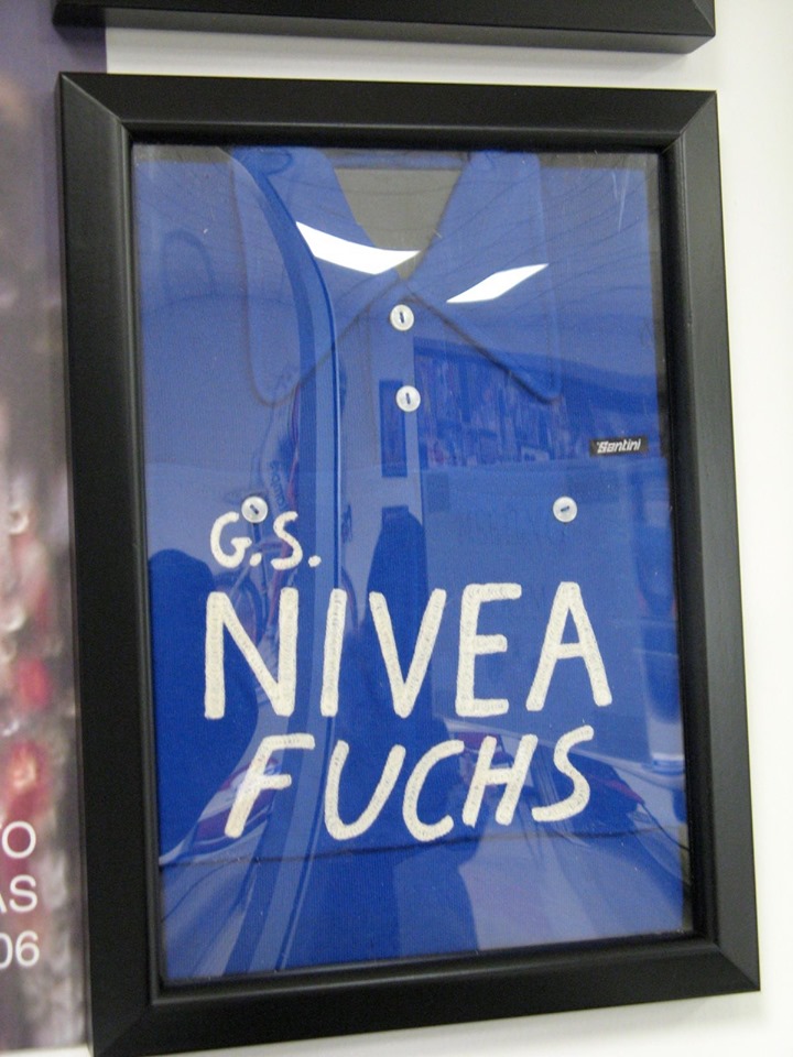 Nivea-Fuchs是史上第一支「非自行車產業」的贊助車隊(1954-1956)，這在自行車競賽歷史上是非常重要的一大步