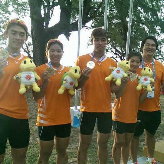 2014年亞洲沙灘運動會，台灣得到團體銀牌。由左到右：謝昇諺、張嘉家、徐培嚴、黃于嫣、田偉璋。