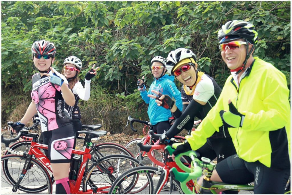 2015年高雄到墾丁的單車團練，掉隊隊員的開心合影。