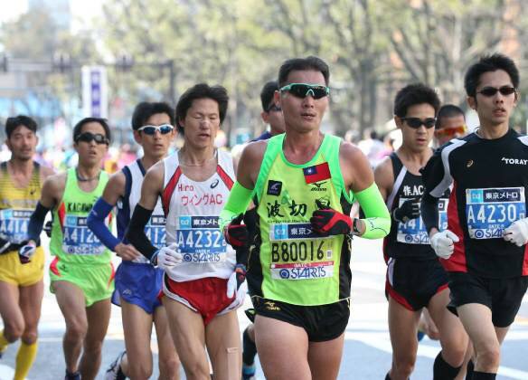 2016年東京馬拉松以02:38:58完賽，是當年台灣第一個通過終點的跑者。
