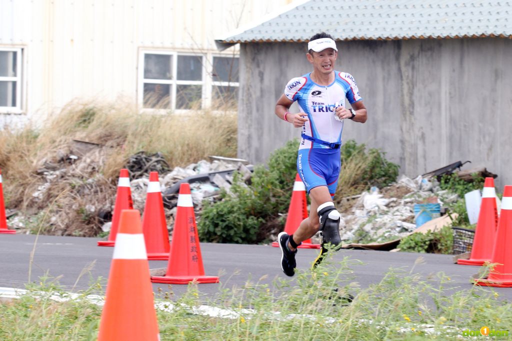 日本選手古畑俊男以3:19:33的成績完成馬拉松。