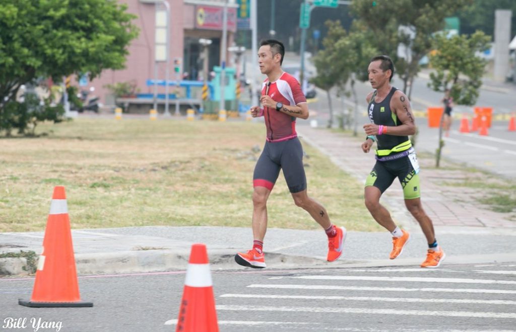 換我跟賴神並跑。