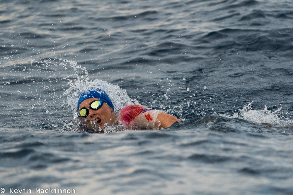 Lucy Charles 以49：02完成3.8公里的游泳項目。圖片來源。