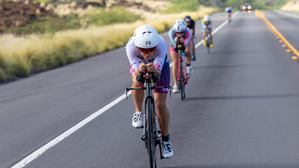 由Sarah Crowley 領頭所組成的追趕集團。圖片來源。Photo: Brad Kaminski。