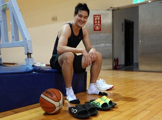 OOFOS紓壓鞋領導品牌新體驗 籃球員王建惟要你重視運動後修復