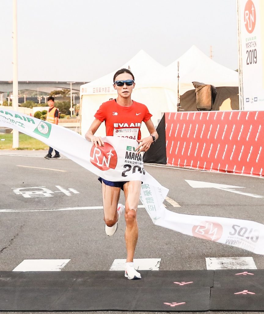 謝千鶴順利在長榮航空城市觀光半程馬拉松女子10公里組衛冕，她也大讚主辦單位的用心，希望如此有水準的賽事能持續辦下去。（主辦單位提供）