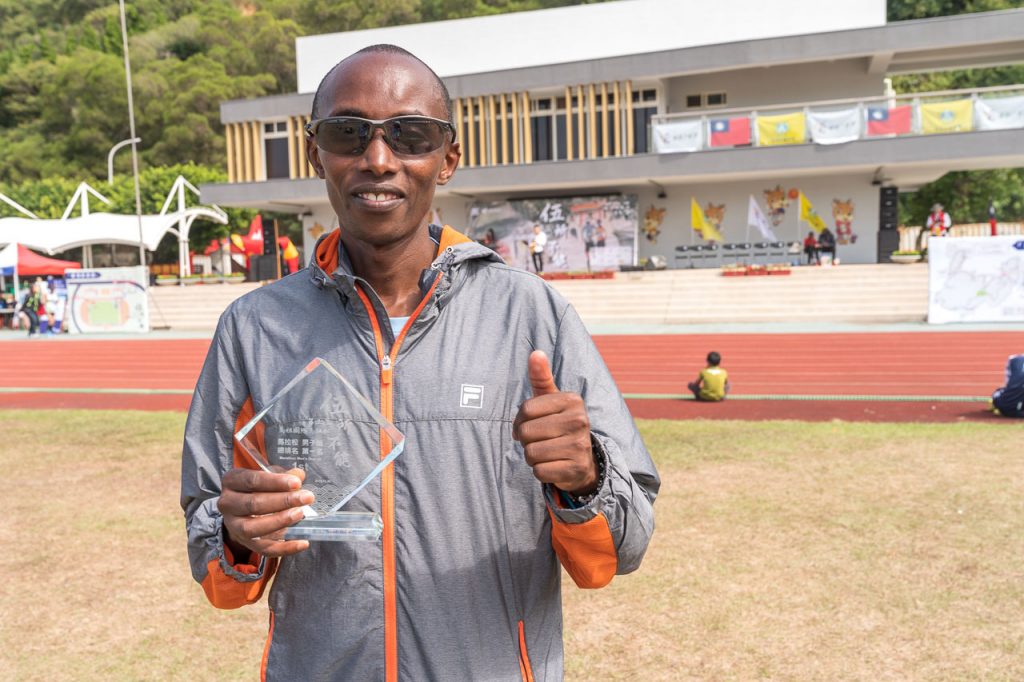 肯亞選手Lukas Wambua Muteti是菁英選手也是深受港臺兩地歡迎的跑步教練。