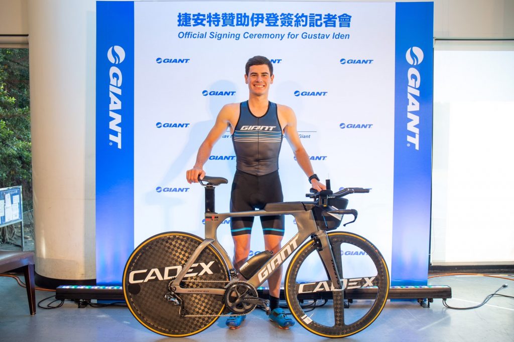 Gustav Iden 與IRONMAN Taiwan 70.3 聯名款三鐵車。圖片來源：捷安特。